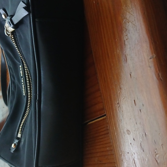 Michael Kors Polly Black Bag Gold Hardware Shoulder Bag Zip Festival Crossbody - Picture 13 of 13